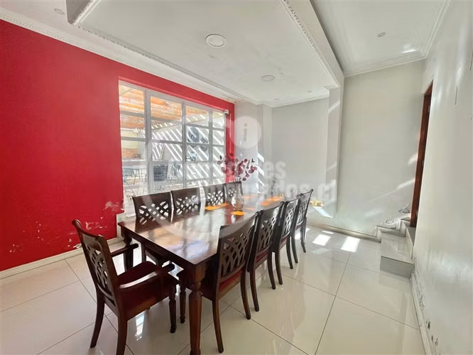Casa en venta de 4 dorm. en La Cisterna