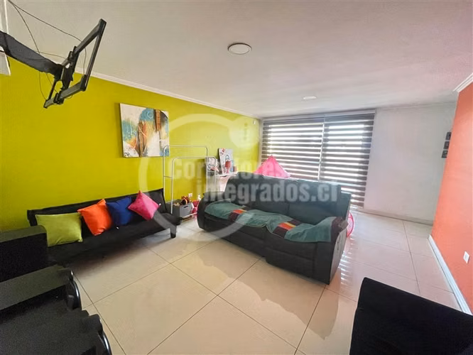 Casa en venta de 4 dorm. en La Cisterna