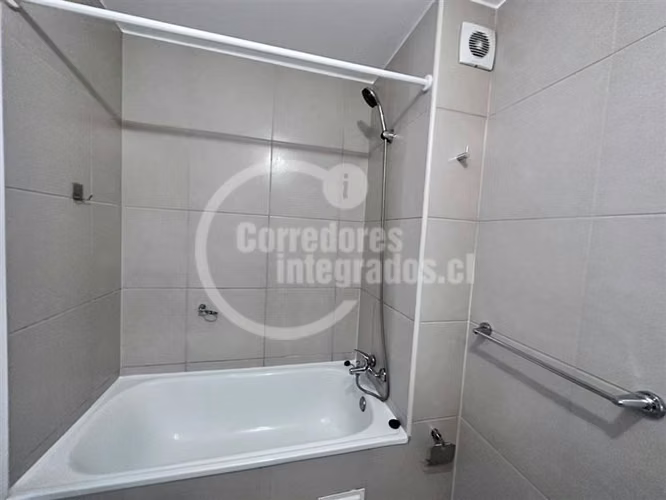 1 dormitorio, 1 baño, Estacionamiento y Bodega. San Miguel