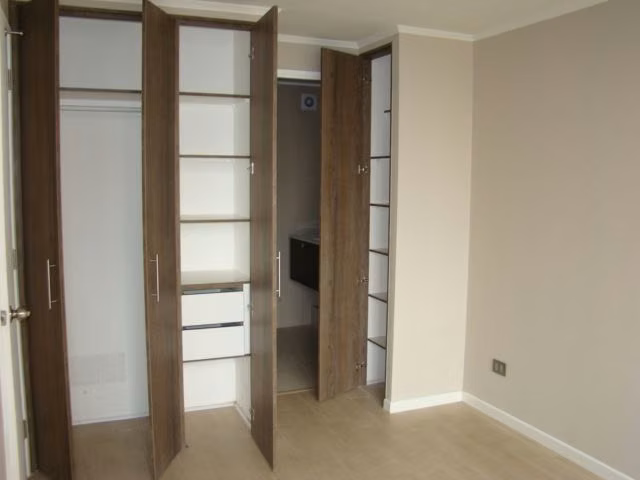 1 dormitorio, 1 baño, Estacionamiento y Bodega. San Miguel