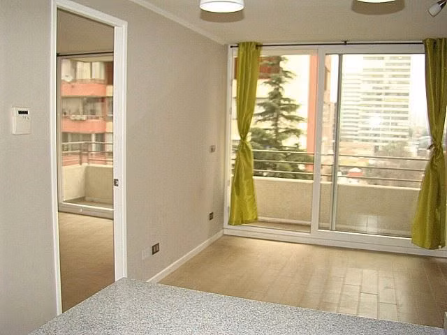 1 dormitorio, 1 baño, Estacionamiento y Bodega. San Miguel