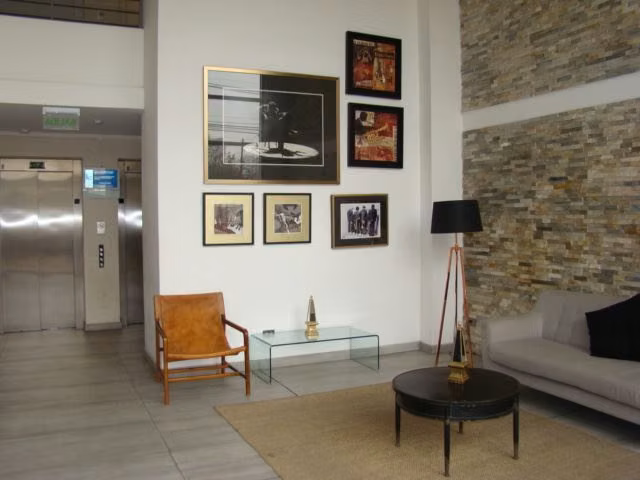 1 dormitorio, 1 baño, Estacionamiento y Bodega. San Miguel