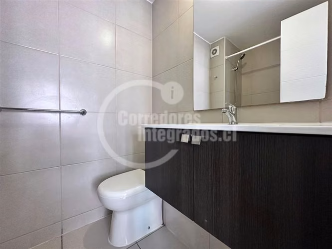 1 dormitorio, 1 baño, Estacionamiento y Bodega. San Miguel