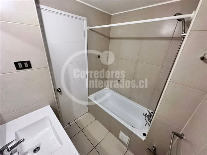 1 dormitorio, 1 baño, Estacionamiento y Bodega. San Miguel
