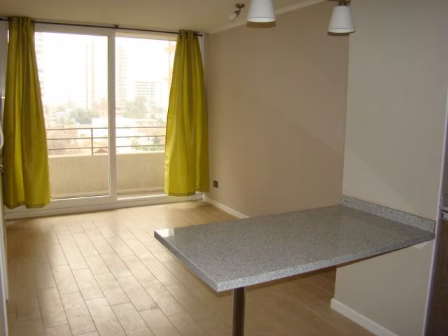 1 dormitorio, 1 baño, Estacionamiento y Bodega. San Miguel