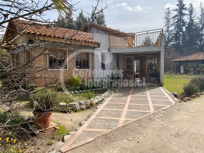 Casa en venta de 4 dorm. en Pirque