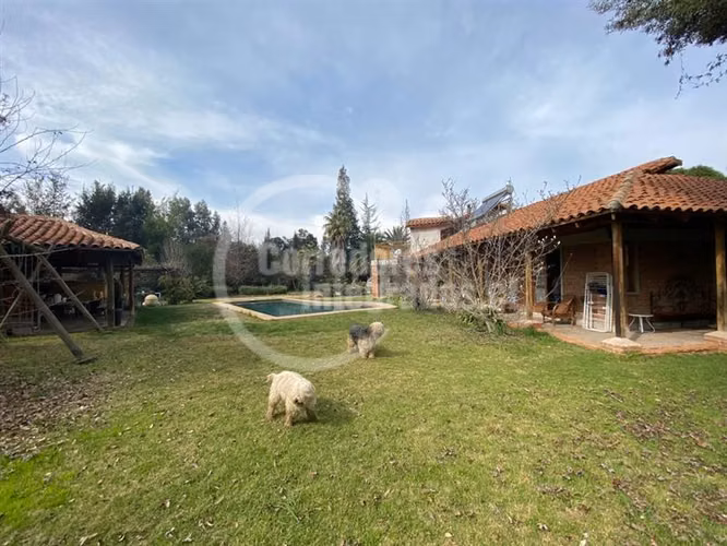 Casa en venta de 4 dorm. en Pirque