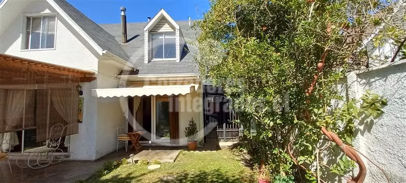 2 PISOS. 240 M2. 4 dorm. 2 Baños. en Peñalolén