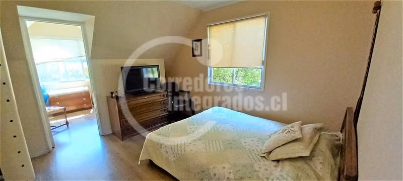 2 PISOS. 240 M2. 4 dorm. 2 Baños. en Peñalolén