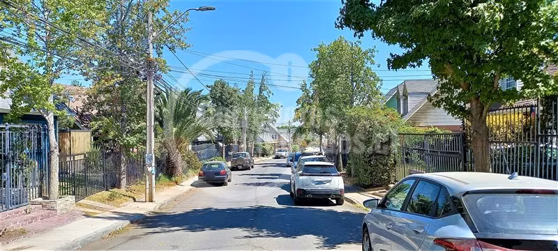 2 PISOS. 240 M2. 4 dorm. 2 Baños. en Peñalolén
