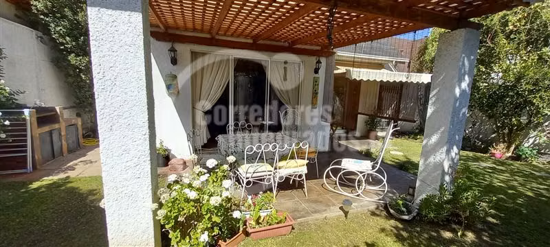 2 PISOS. 240 M2. 4 dorm. 2 Baños. en Peñalolén