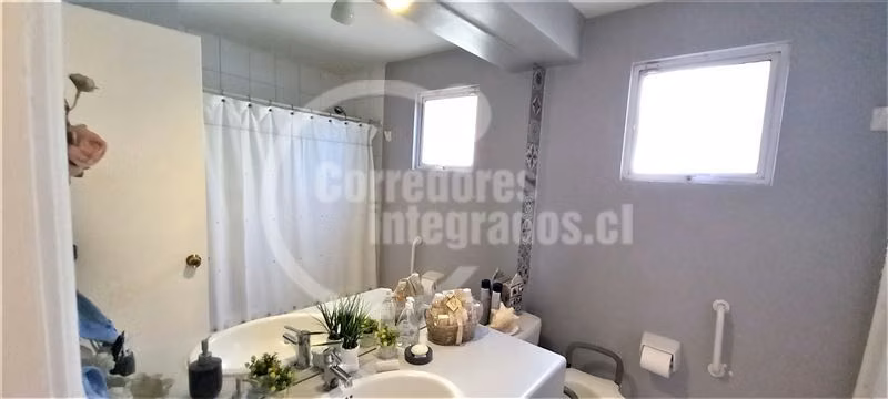 2 PISOS. 240 M2. 4 dorm. 2 Baños. en Peñalolén