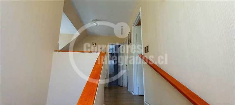 2 PISOS. 240 M2. 4 dorm. 2 Baños. en Peñalolén