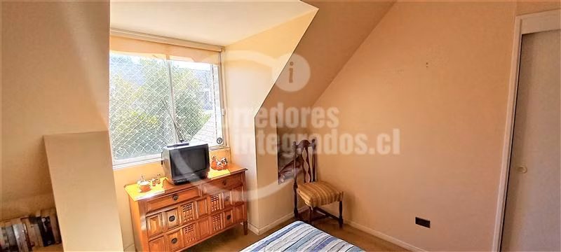 2 PISOS. 240 M2. 4 dorm. 2 Baños. en Peñalolén