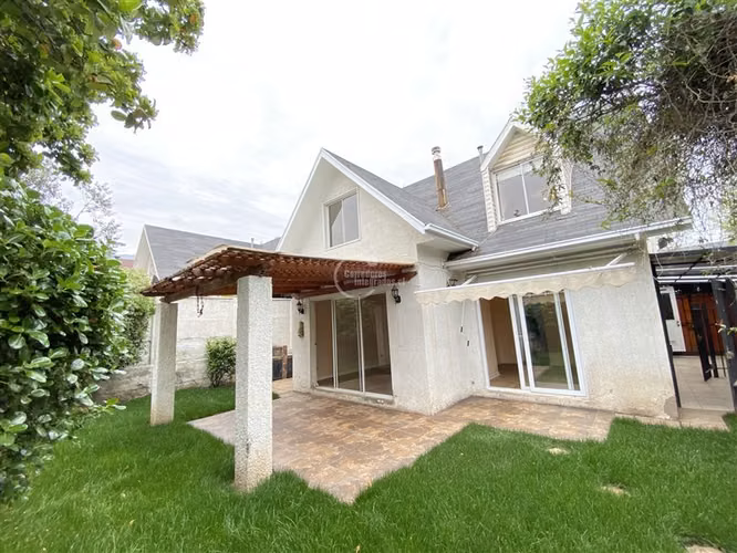 2 PISOS. 240 M2. 4 dorm. 2 Baños. en Peñalolén
