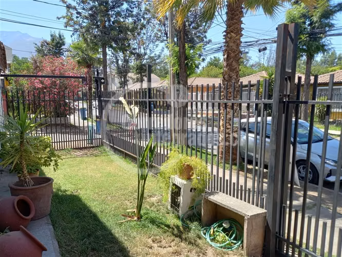 Casa en venta de 4 dorm. en La Florida