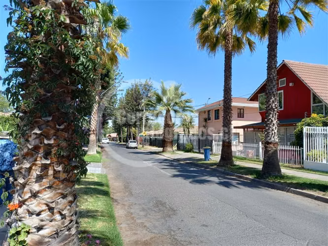 Casa en venta de 4 dorm. en La Florida