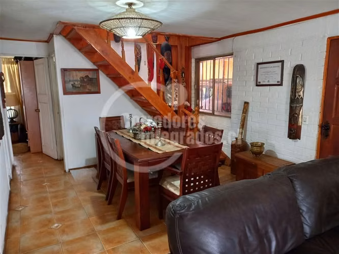 Casa en venta de 4 dorm. en La Florida