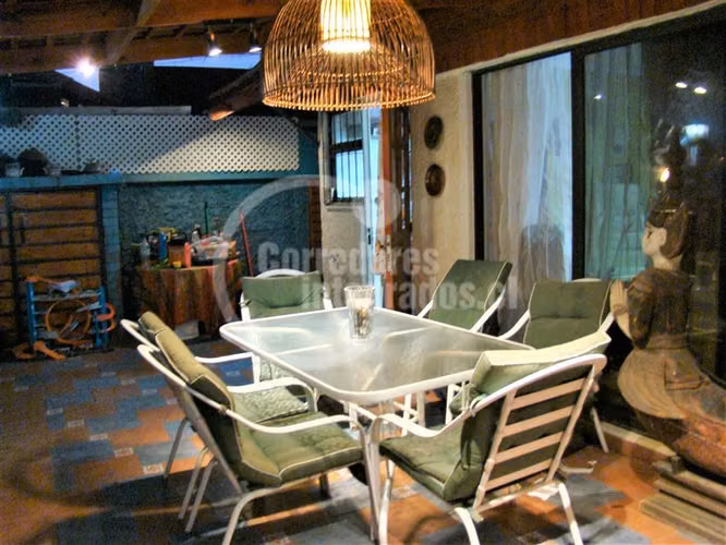 Casa en venta de 4 dorm. en La Florida