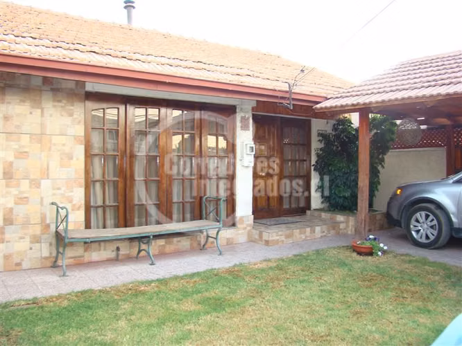 Casa en venta de 4 dorm. en La Florida
