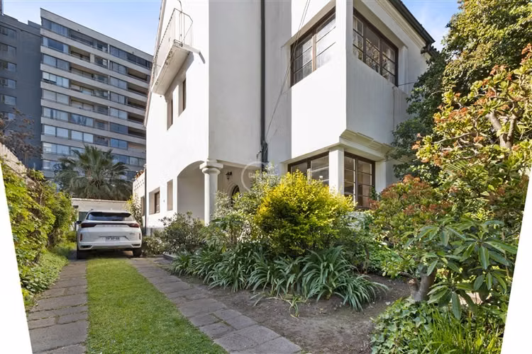 OPORTUNIDAD UNICA. Casa en venta de 6 dorm. en Providencia