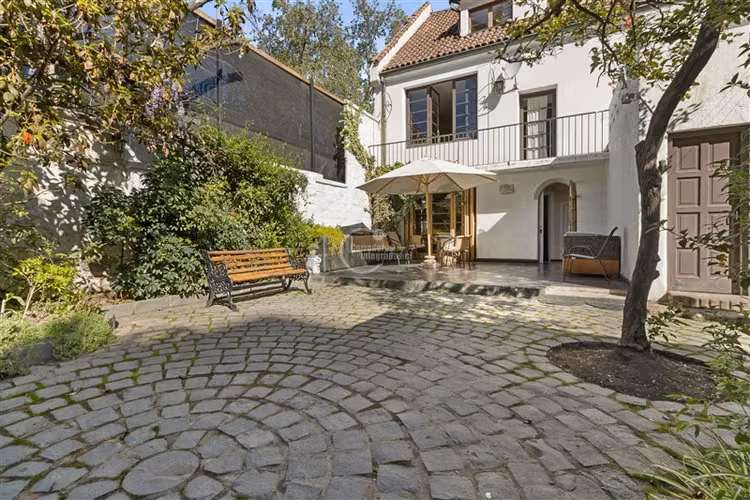 OPORTUNIDAD UNICA. Casa en venta de 6 dorm. en Providencia