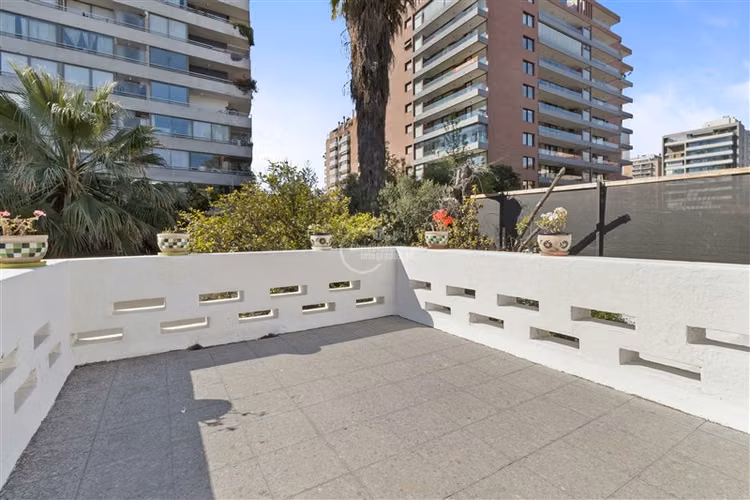 OPORTUNIDAD UNICA. Casa en venta de 6 dorm. en Providencia