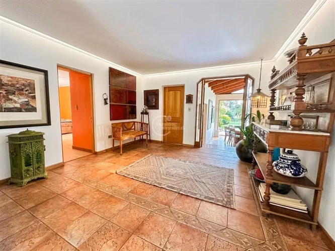 Casa estilo colonial con espectacular vista al Arrayán