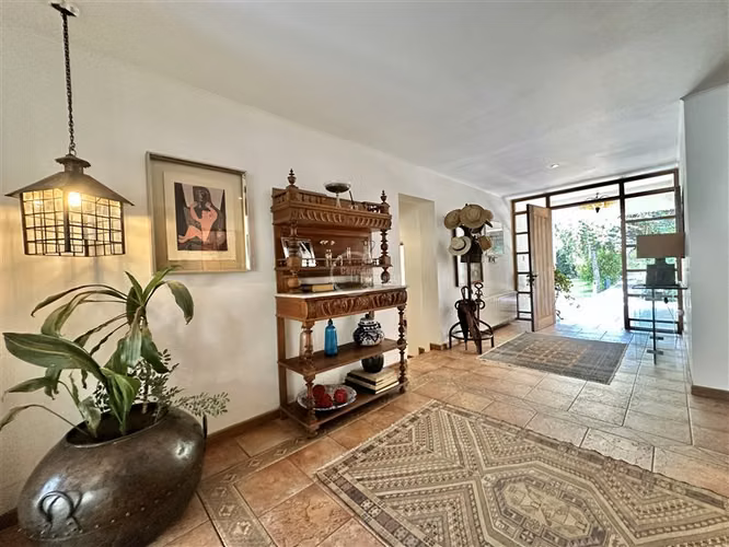 Casa estilo colonial con espectacular vista al Arrayán