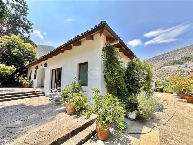 Casa estilo colonial con espectacular vista al Arrayán