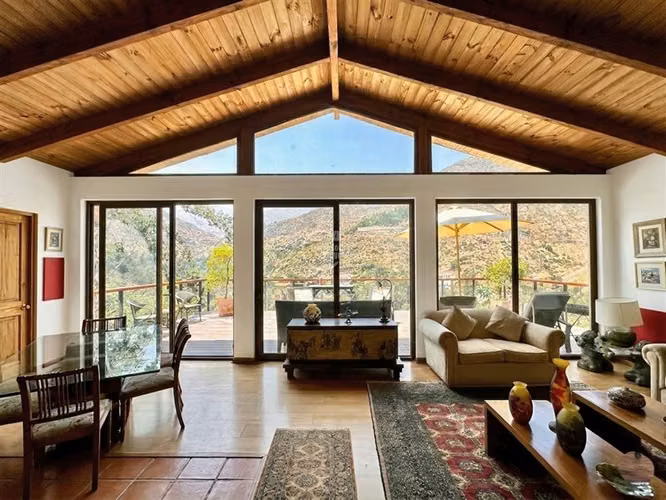 Casa estilo colonial con espectacular vista al Arrayán