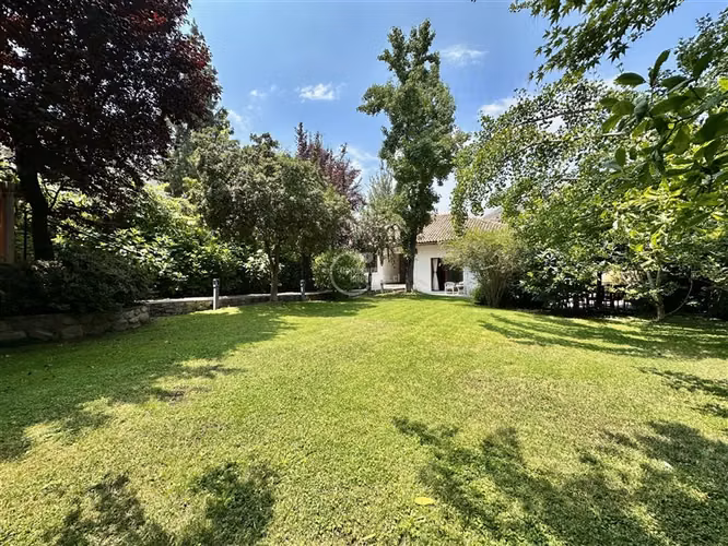Casa estilo colonial con espectacular vista al Arrayán
