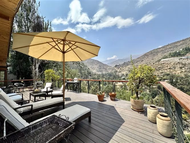 Casa estilo colonial con espectacular vista al Arrayán