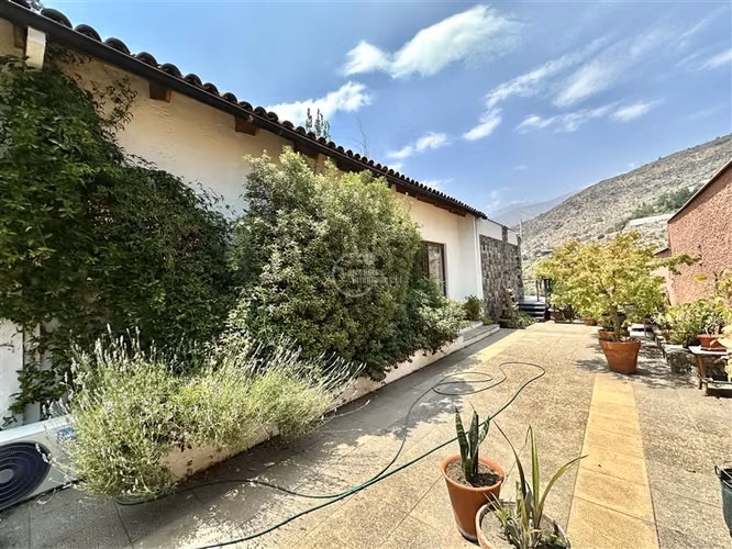 Casa estilo colonial con espectacular vista al Arrayán