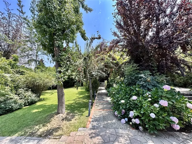 Casa estilo colonial con espectacular vista al Arrayán