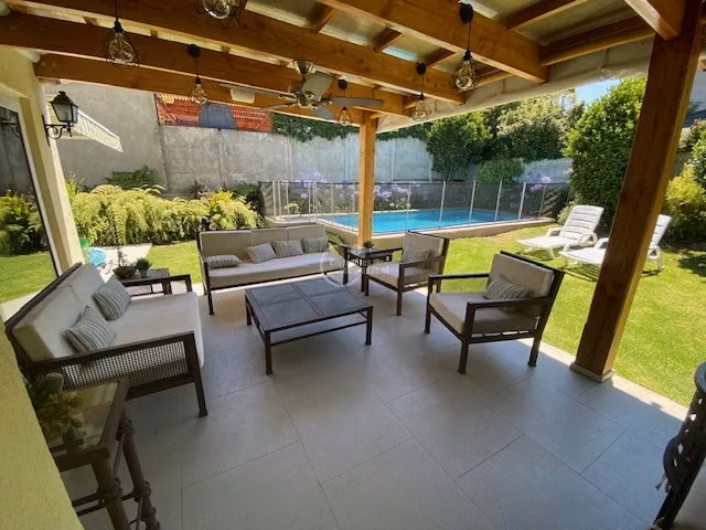 Casa en venta 4 dorm. Valle La Dehesa