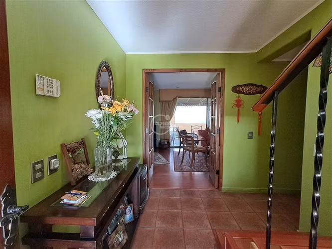 Casa en venta de 5 dorm. en Peñalolén