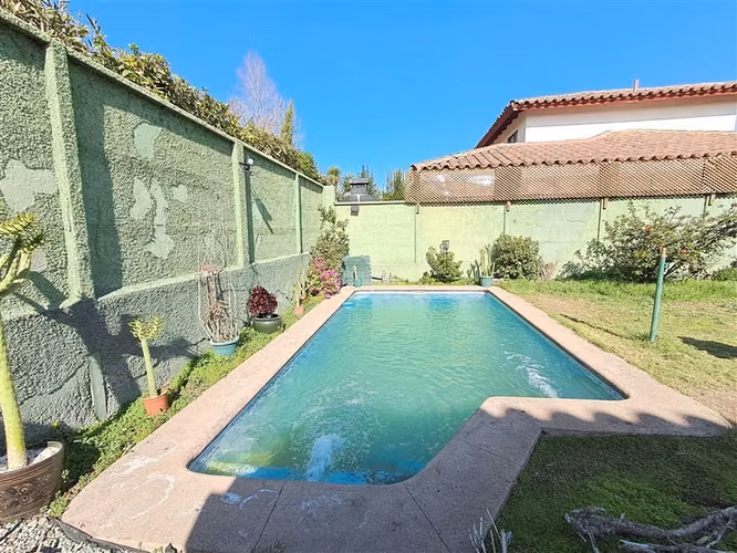 Casa en venta de 5 dorm. en Peñalolén