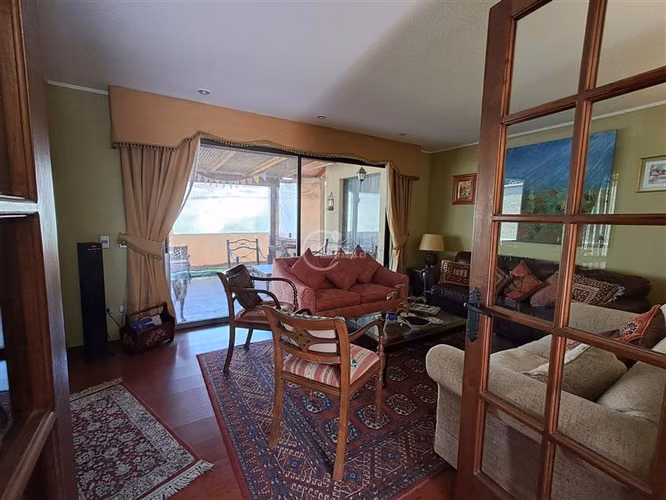 Casa en venta de 5 dorm. en Peñalolén