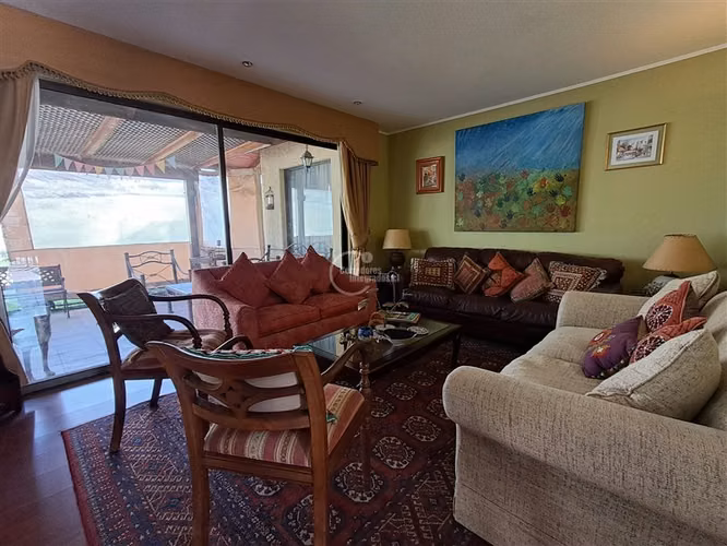 Casa en venta de 5 dorm. en Peñalolén