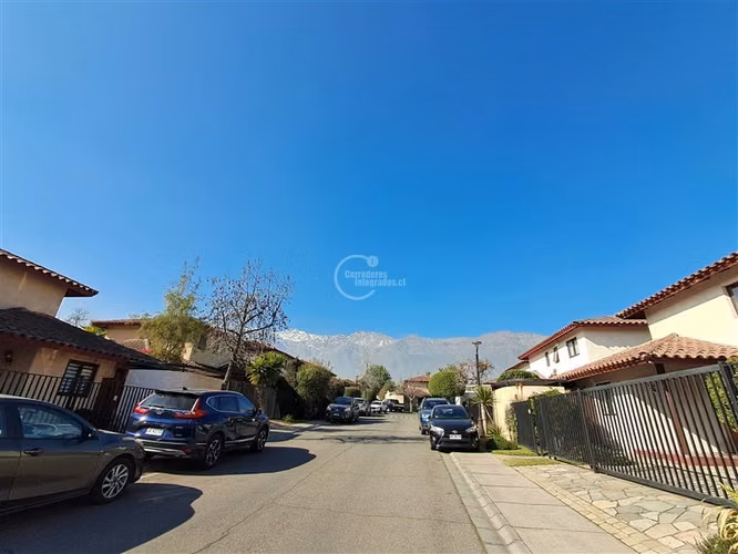 Casa en venta de 5 dorm. en Peñalolén