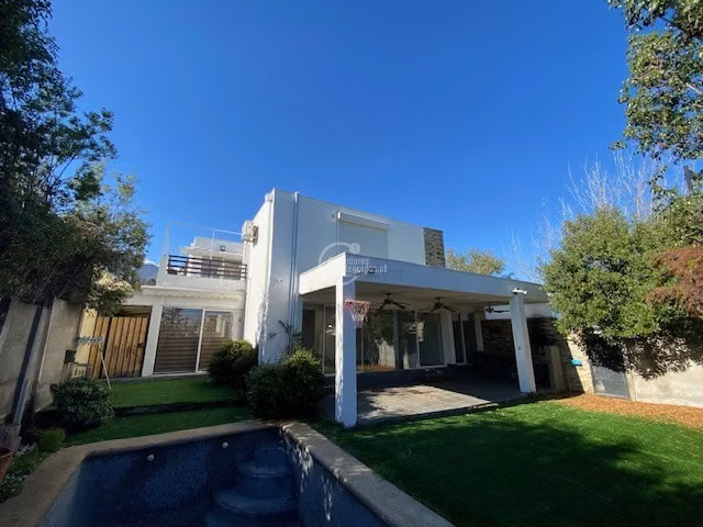 Casa en venta de 5 dorm. en La Reina