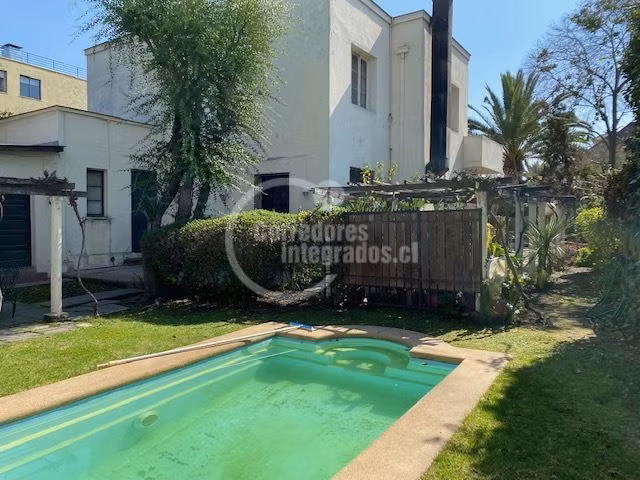 Casa en venta de 4 dorm. en Ñuñoa