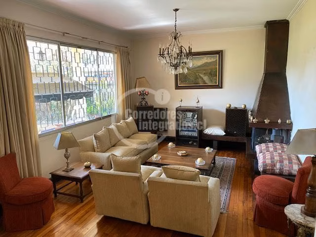 Casa en venta de 4 dorm. en Ñuñoa