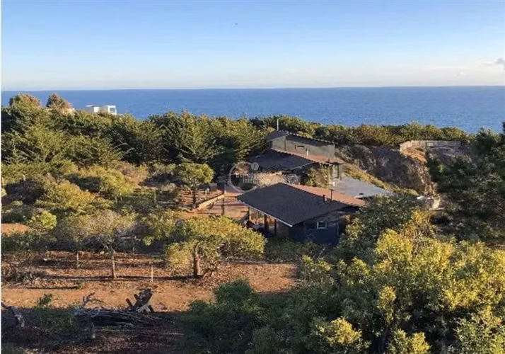 Casa en venta de 3 dorm. en Tunquen, primera fila de playa