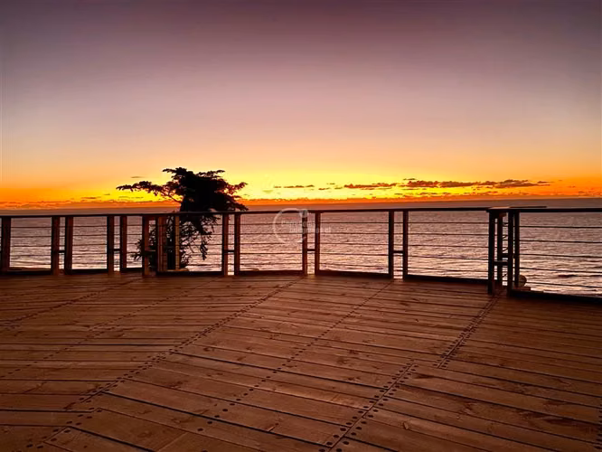 Casa en venta de 8 dorm. en Santo Domingo Cond. Las Brisas