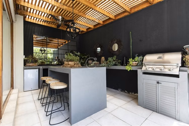 Casa en venta de 6 dorm. en Lo Barnechea