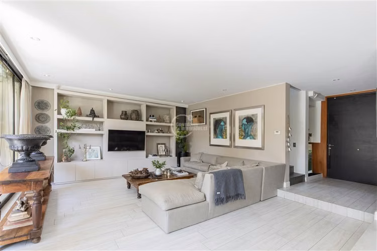Casa en venta de 6 dorm. en Lo Barnechea