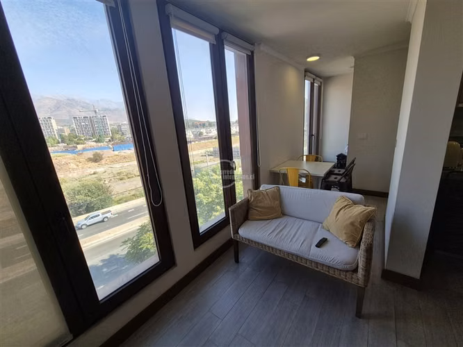 Departamento en venta de 2 dorm. en Lo Barnechea como nuevo.