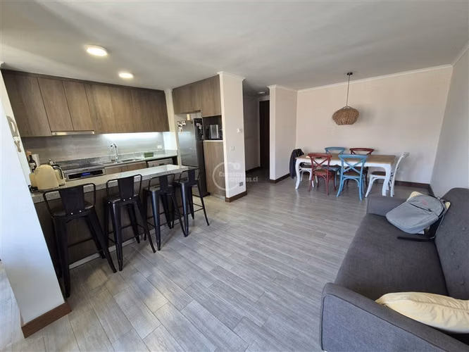 Departamento en venta de 2 dorm. en Lo Barnechea como nuevo.